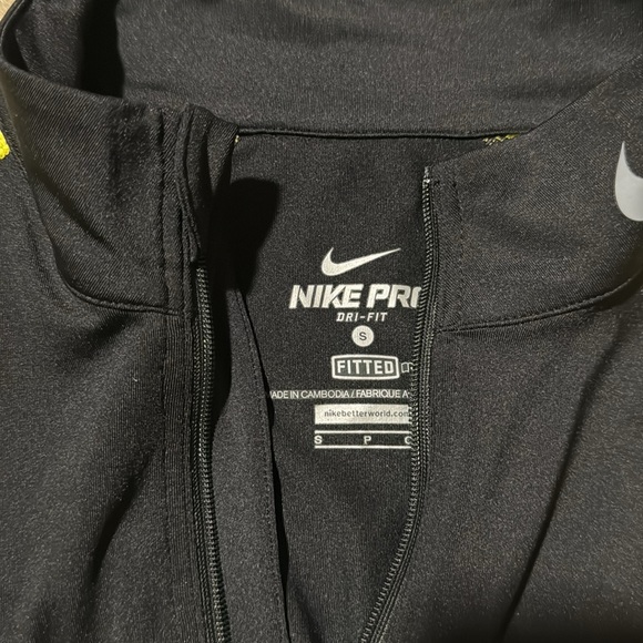 Nike Pro Fitted Neon Sleeve Half Zip - Picture 2 of 3